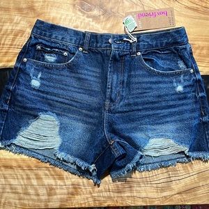 Vanilla Star Mid Rise Boyfriend Jean Shorts. Sz 28/7  NWT